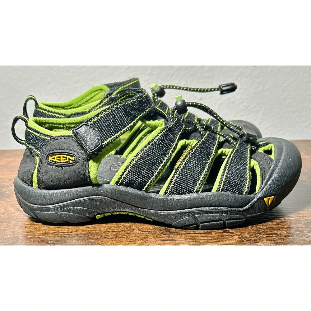 Keen Newport H2 Boys Youth Sandals Black & Neon Green Sz 3